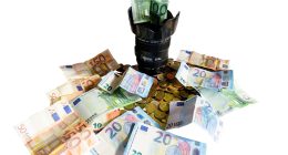 Lee Ki Taek Takes Care Of Han Ji Min After An Injury In “The Practical Guide To Love”