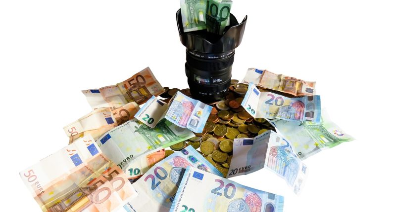 Lee Ki Taek Takes Care Of Han Ji Min After An Injury In “The Practical Guide To Love”